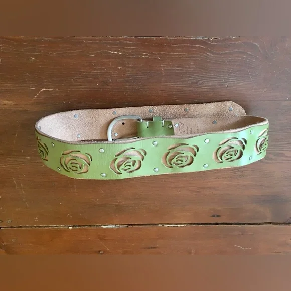 Gorgeous NEW “ROUGH ROSES’ handmade leather belt - Picture 6 of 9